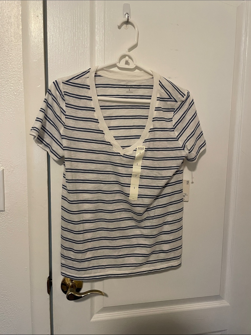 a.n.a a new approach Striped V-Neck Short Sleeve Top - White & Navy